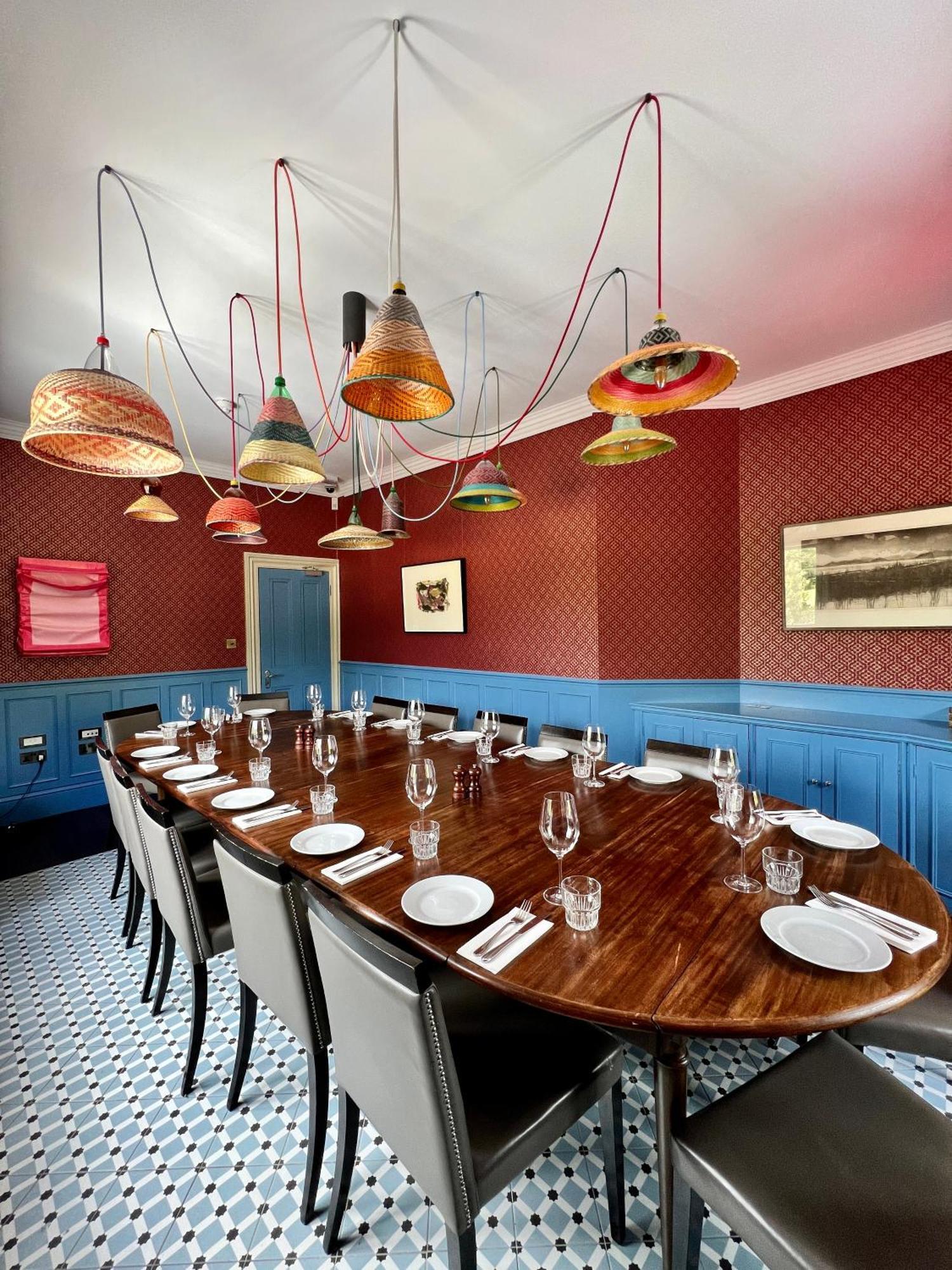 Jose Pizarro The Swan Inn Esher Zewnętrze zdjęcie